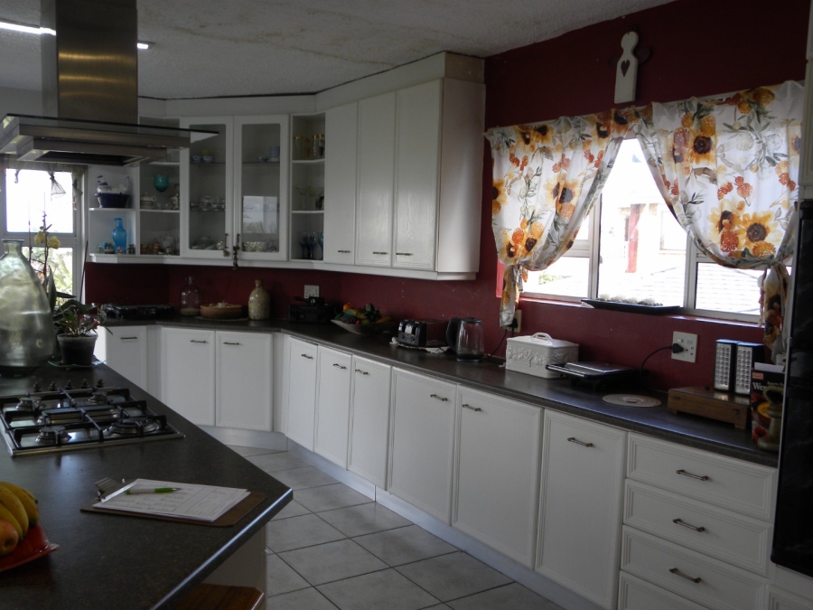 5 Bedroom Property for Sale in Wavecrest Eastern Cape